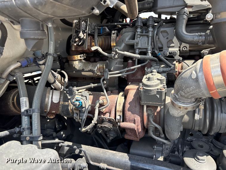 image for item YA1234 2022 Peterbilt 579 semi truck