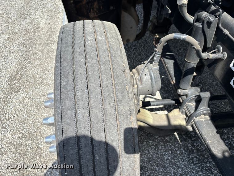 image for item YA1234 2022 Peterbilt 579 semi truck