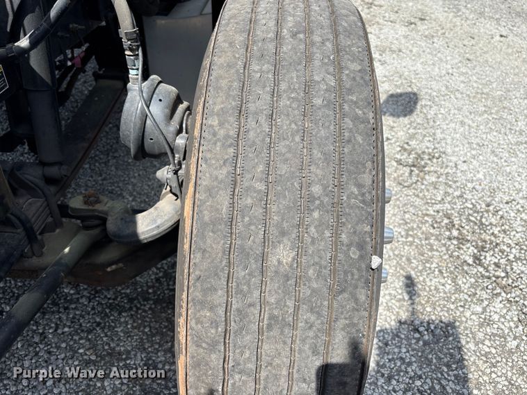 image for item YA1234 2022 Peterbilt 579 semi truck