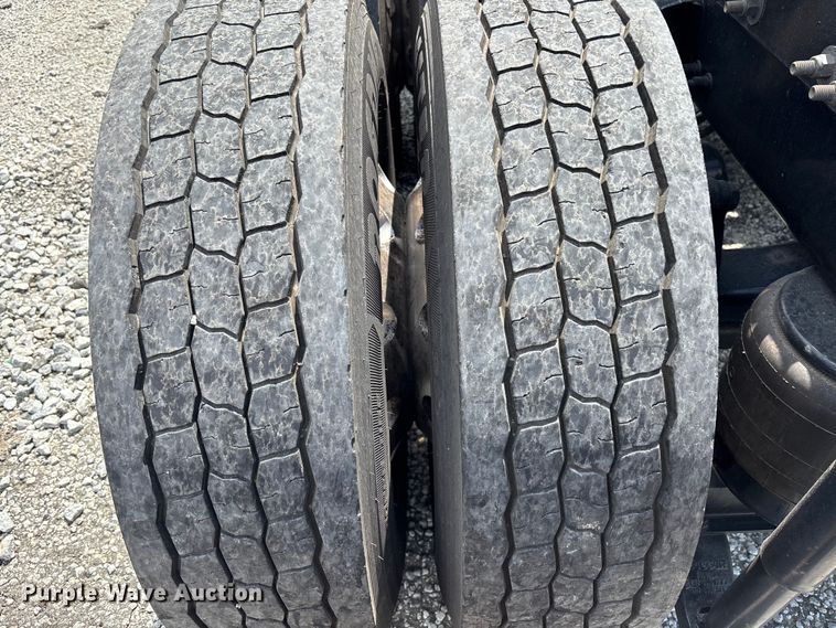 image for item YA1234 2022 Peterbilt 579 semi truck