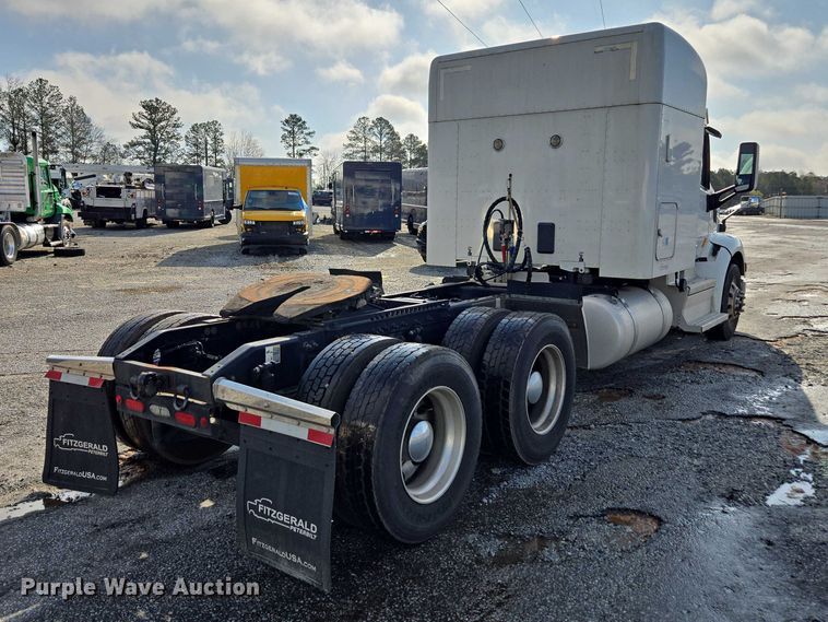 image for item YA1235 2022 Peterbilt 579 semi truck