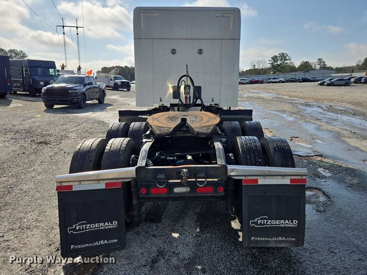image for item YA1235 2022 Peterbilt 579 semi truck