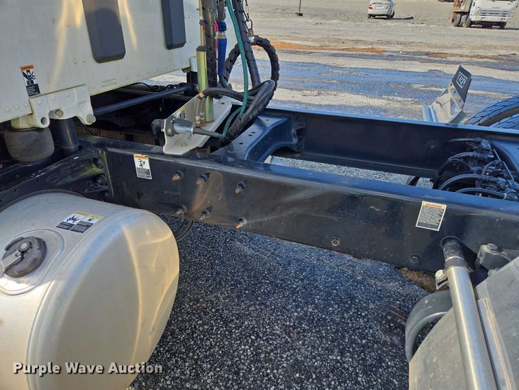 image for item YA1235 2022 Peterbilt 579 semi truck