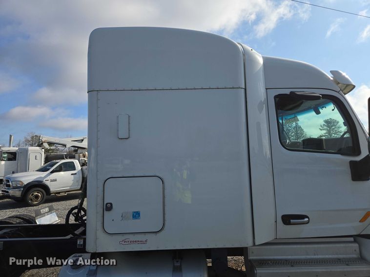 image for item YA1235 2022 Peterbilt 579 semi truck