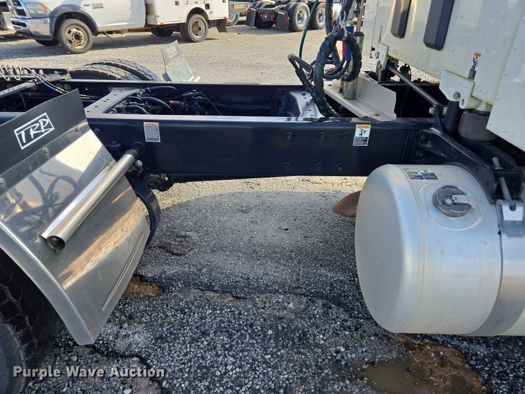 image for item YA1235 2022 Peterbilt 579 semi truck