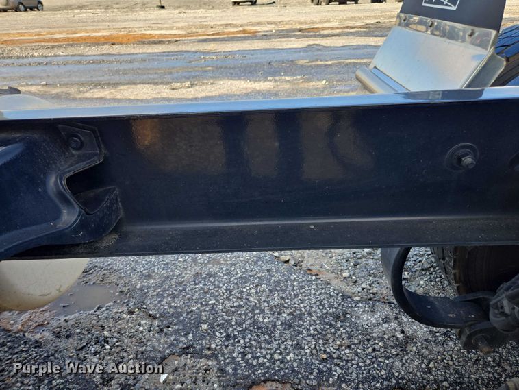 image for item YA1235 2022 Peterbilt 579 semi truck