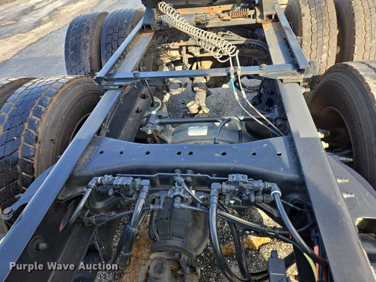 image for item YA1235 2022 Peterbilt 579 semi truck