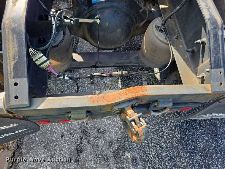 image for item YA1235 2022 Peterbilt 579 semi truck