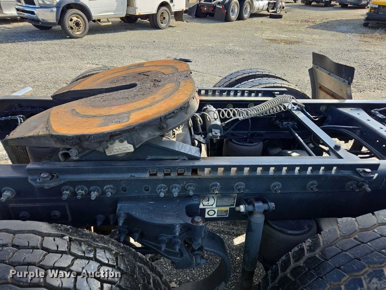 image for item YA1235 2022 Peterbilt 579 semi truck