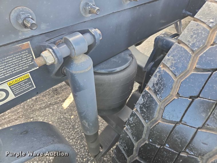 image for item YA1235 2022 Peterbilt 579 semi truck