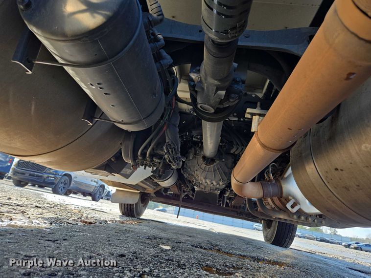 image for item YA1235 2022 Peterbilt 579 semi truck