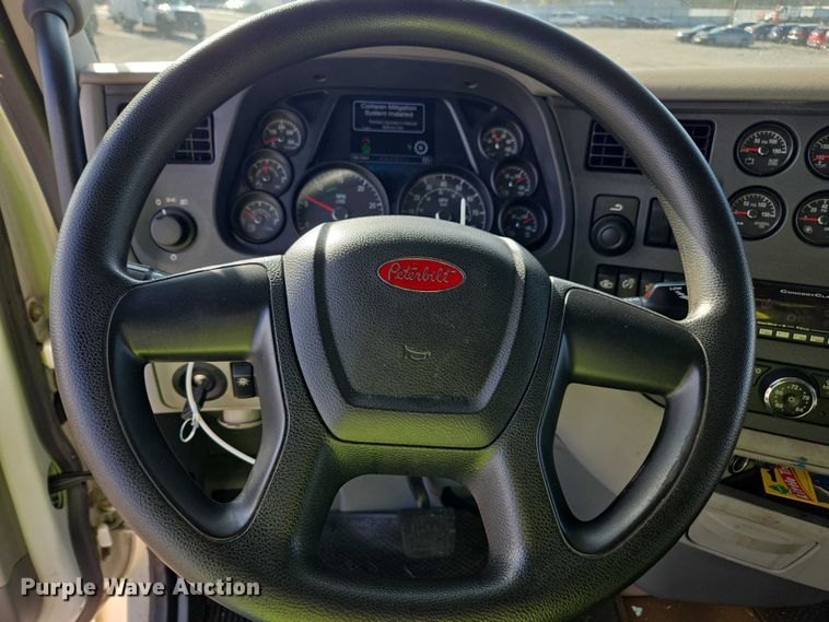 image for item YA1235 2022 Peterbilt 579 semi truck