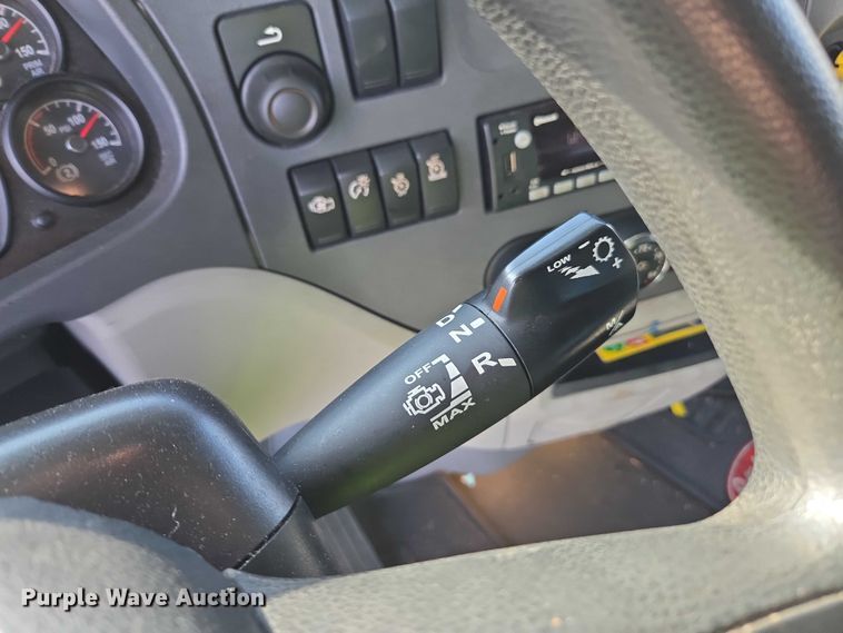 image for item YA1235 2022 Peterbilt 579 semi truck