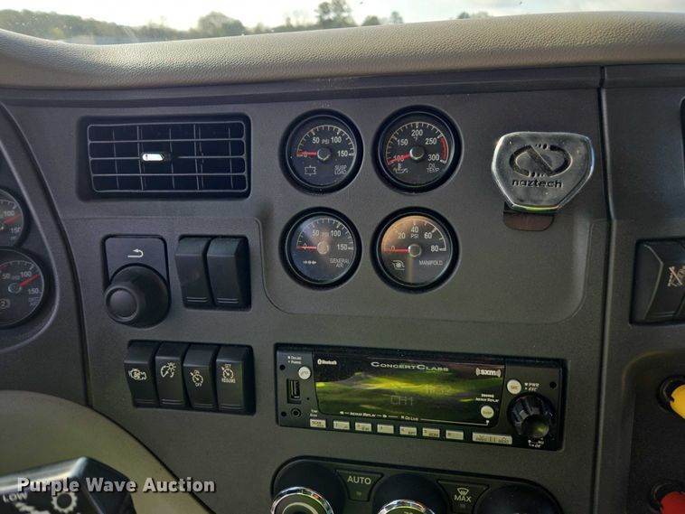 image for item YA1235 2022 Peterbilt 579 semi truck