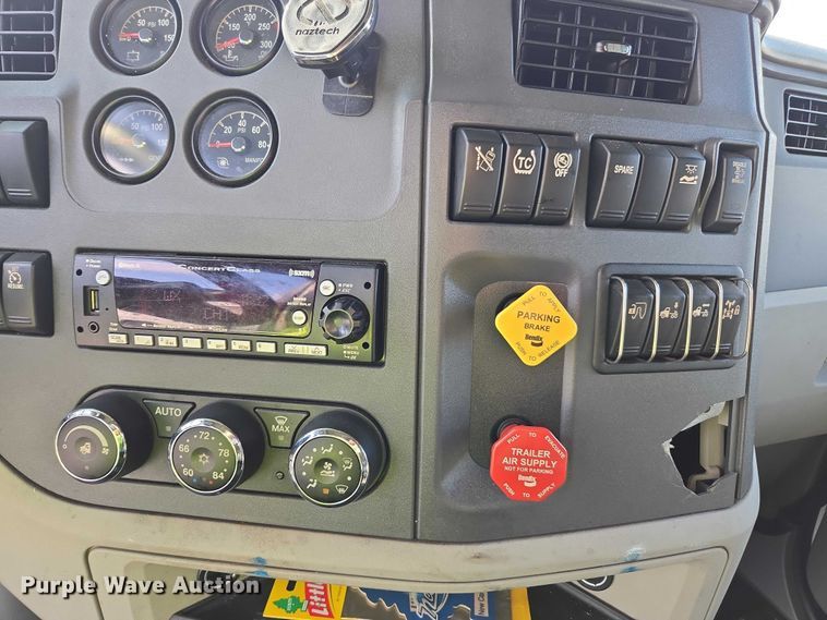 image for item YA1235 2022 Peterbilt 579 semi truck