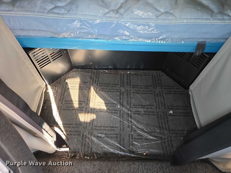 image for item YA1235 2022 Peterbilt 579 semi truck