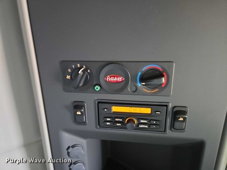 image for item YA1235 2022 Peterbilt 579 semi truck