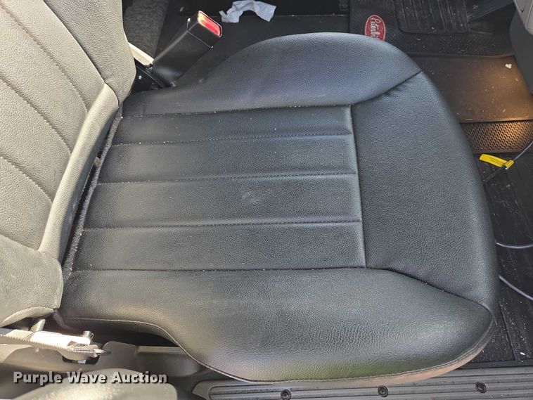 image for item YA1235 2022 Peterbilt 579 semi truck