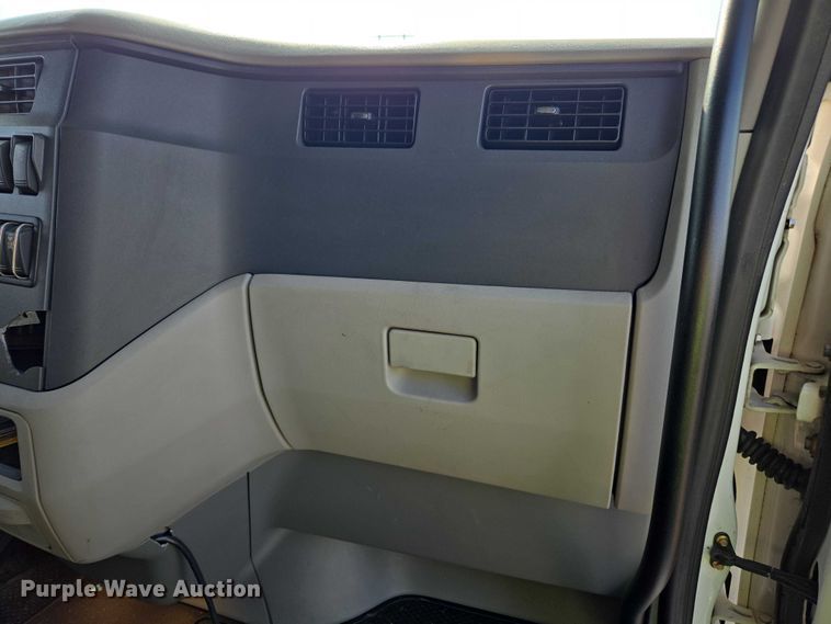 image for item YA1235 2022 Peterbilt 579 semi truck