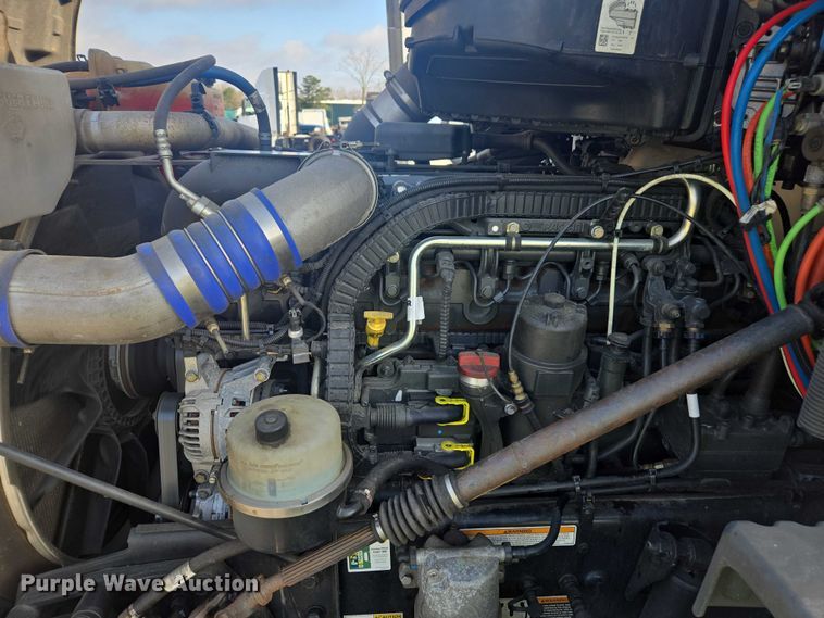 image for item YA1235 2022 Peterbilt 579 semi truck