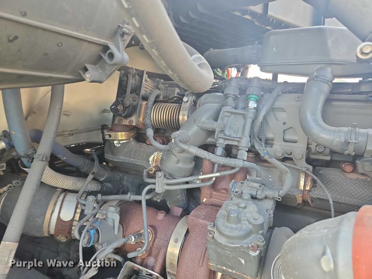 image for item YA1235 2022 Peterbilt 579 semi truck