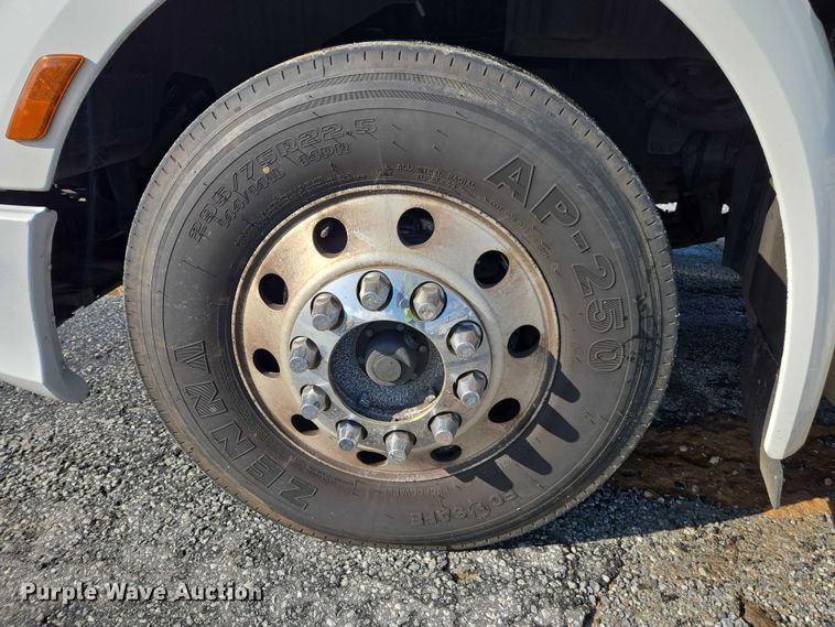 image for item YA1235 2022 Peterbilt 579 semi truck