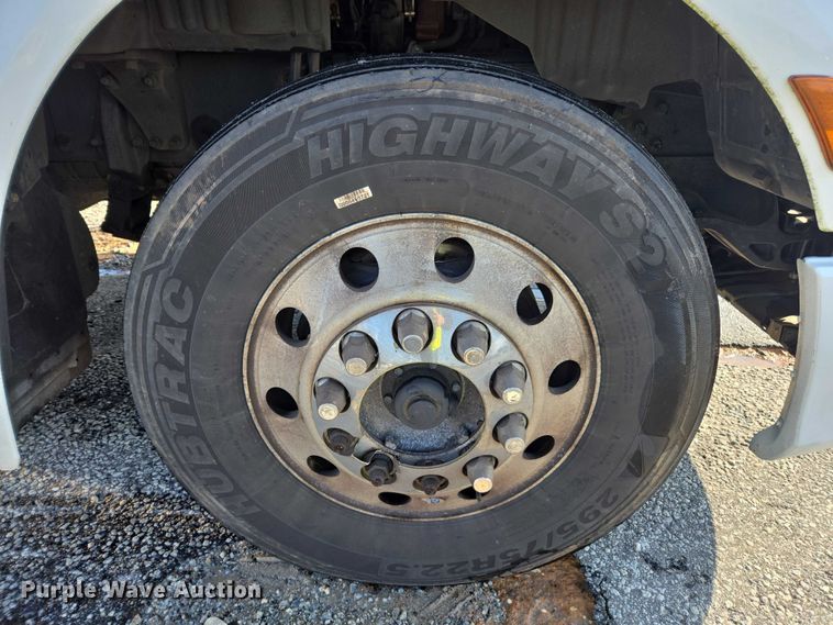 image for item YA1235 2022 Peterbilt 579 semi truck