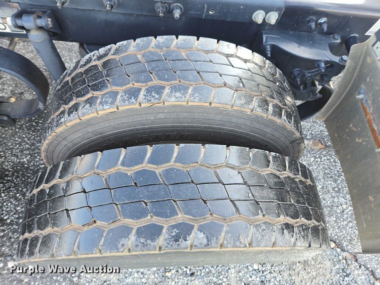 image for item YA1235 2022 Peterbilt 579 semi truck