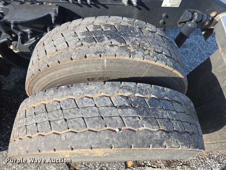 image for item YA1235 2022 Peterbilt 579 semi truck