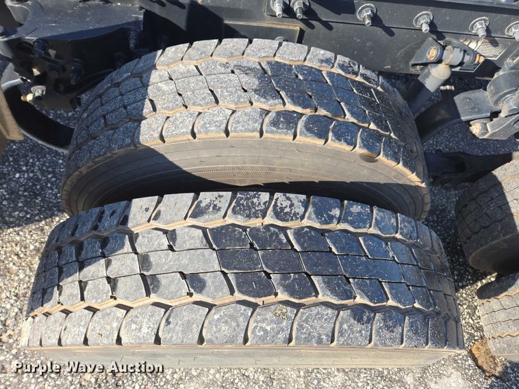 image for item YA1235 2022 Peterbilt 579 semi truck