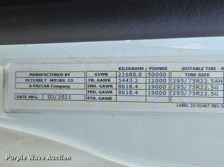 image for item YA1235 2022 Peterbilt 579 semi truck