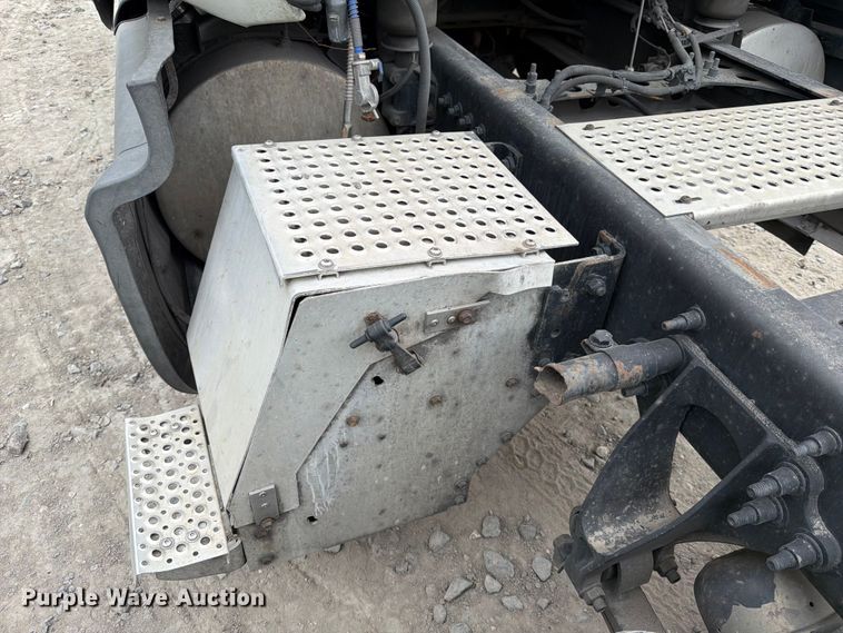 image for item YA1396 2016 International Prostar semi truck