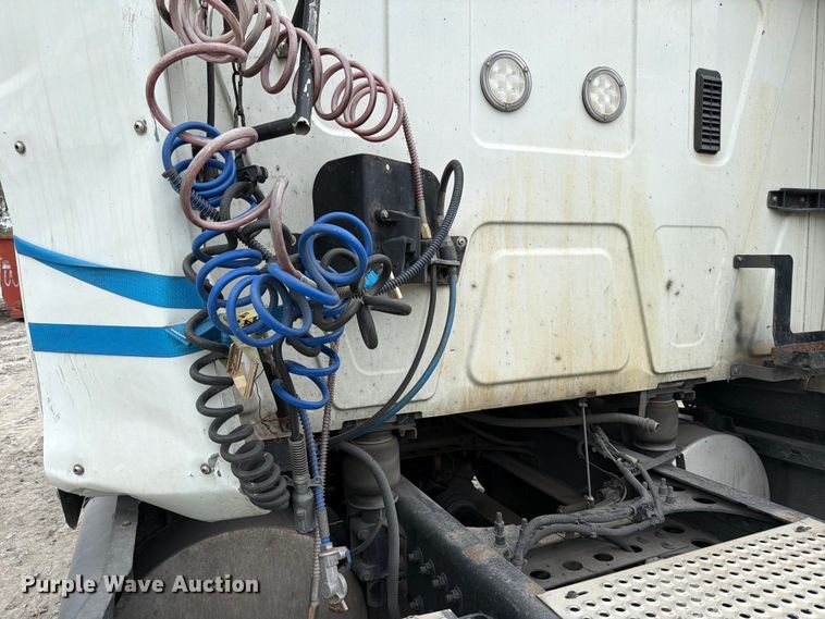 image for item YA1396 2016 International Prostar semi truck