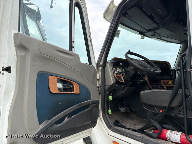 image for item YA1396 2016 International Prostar semi truck