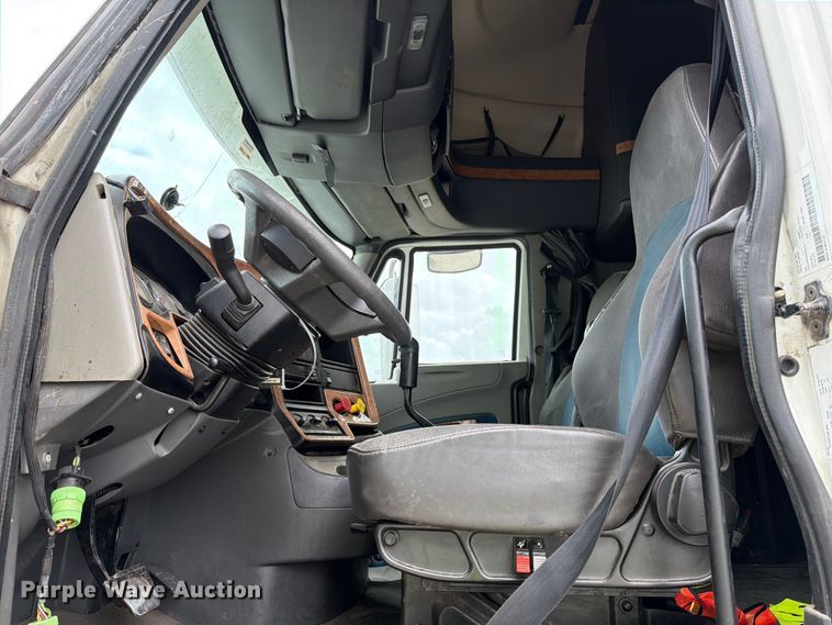 image for item YA1396 2016 International Prostar semi truck