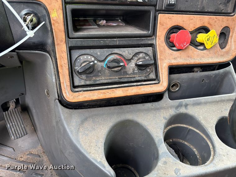 image for item YA1396 2016 International Prostar semi truck