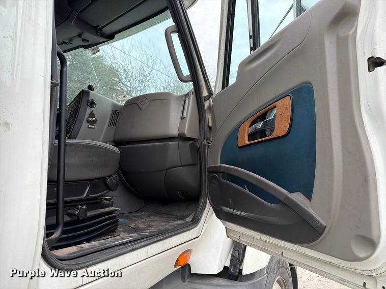 image for item YA1396 2016 International Prostar semi truck