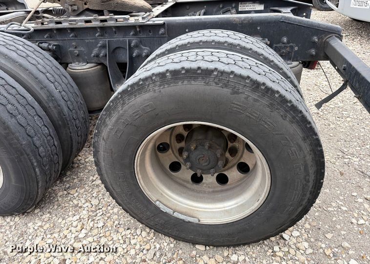 image for item YA1396 2016 International Prostar semi truck