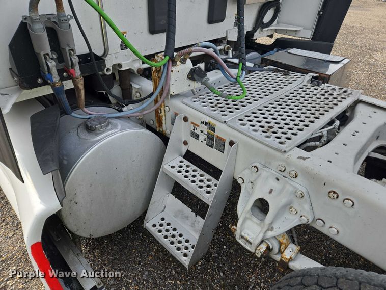 image for item YA1456 2018 Kenworth T680 semi truck