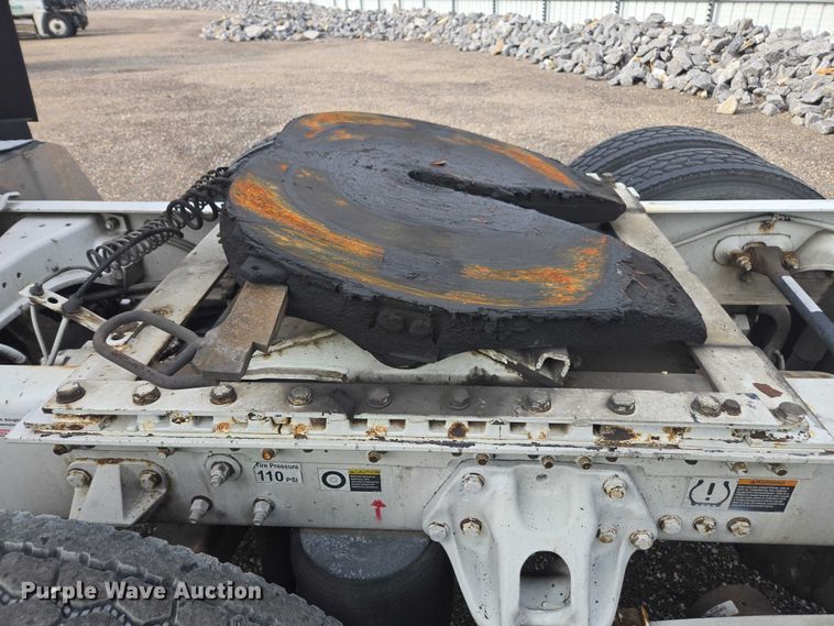 image for item YA1456 2018 Kenworth T680 semi truck