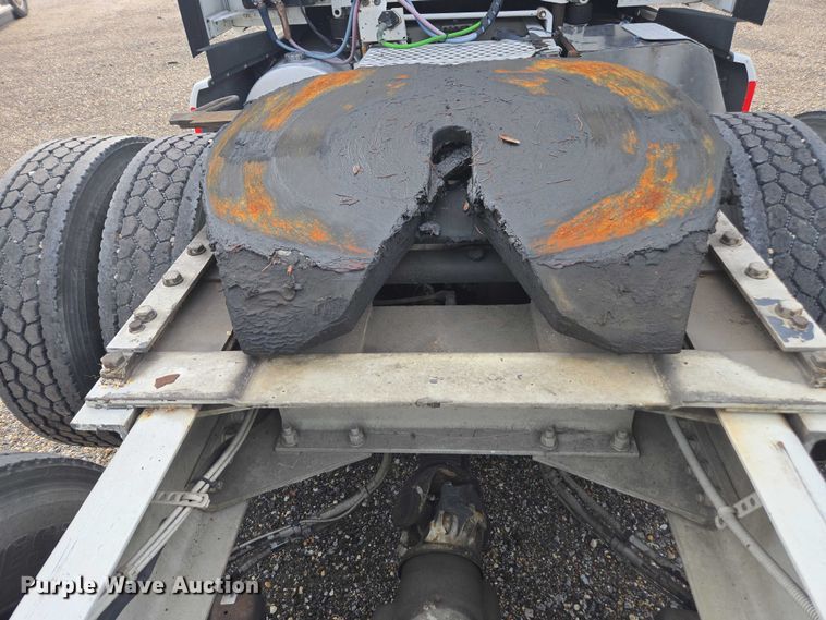 image for item YA1456 2018 Kenworth T680 semi truck