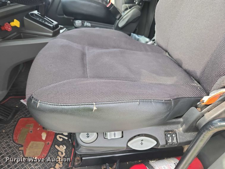 image for item YA1456 2018 Kenworth T680 semi truck