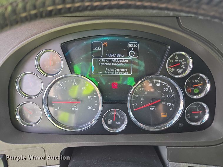 image for item YA1456 2018 Kenworth T680 semi truck