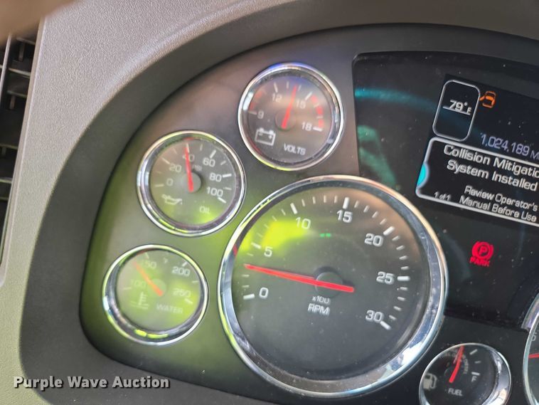 image for item YA1456 2018 Kenworth T680 semi truck