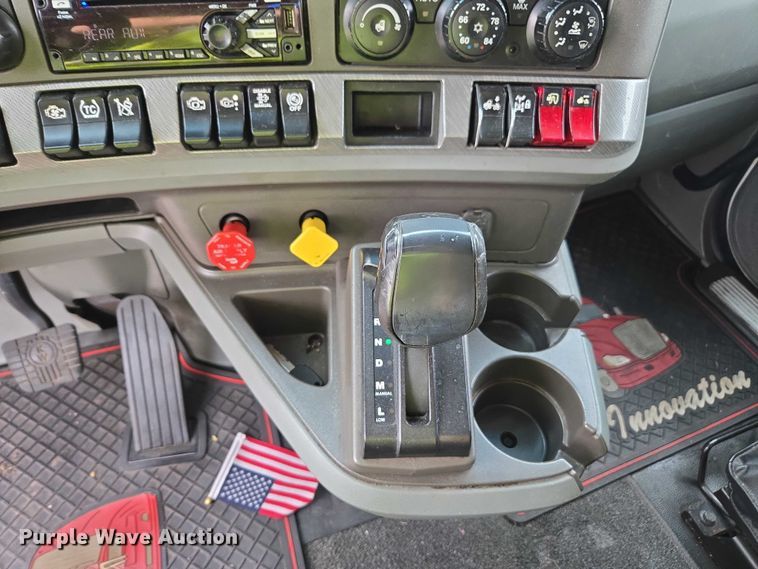 image for item YA1456 2018 Kenworth T680 semi truck