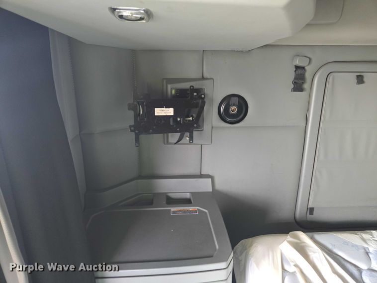 image for item YA1456 2018 Kenworth T680 semi truck