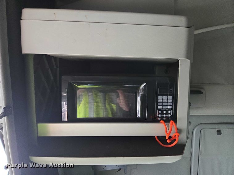 image for item YA1456 2018 Kenworth T680 semi truck