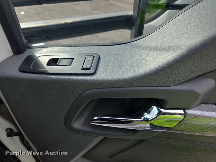 image for item YA1456 2018 Kenworth T680 semi truck