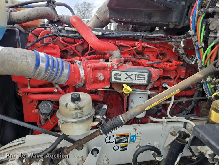 image for item YA1456 2018 Kenworth T680 semi truck