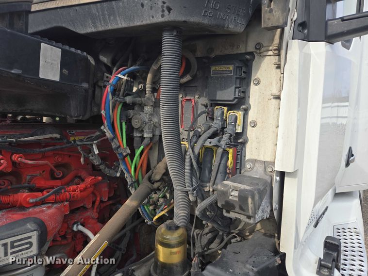 image for item YA1456 2018 Kenworth T680 semi truck